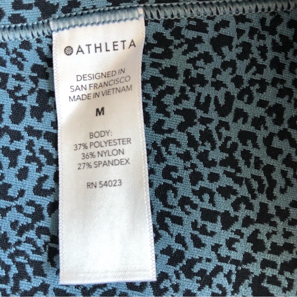 Athleta Salutation Stash II textured tight slate blue leopard print size M EUC - Picture 6 of 7